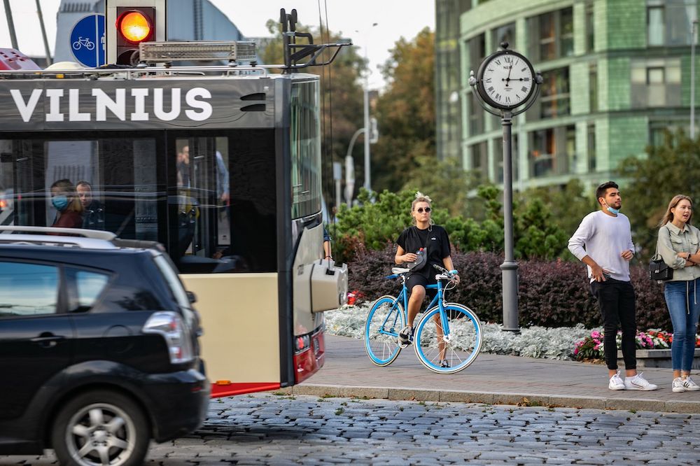 Ar Vilnius uždus nuo... dviračių ir paspirtukų?