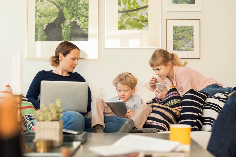 Vaikai prie suaugusiųjų stalo: kaip vaikus supažindinti su šeimos finansais?