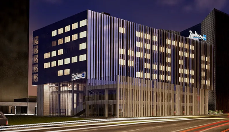 „Swedbank“ suteikė 15 mln. eurų vertės finansavimą „Radisson Blu Hotel Lietuva“ plėtrai 