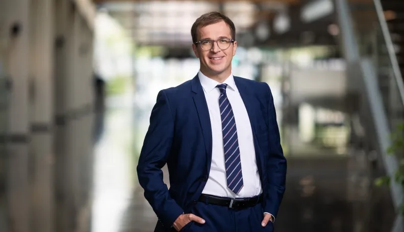„Swedbank“ bankomatuose nuo lapkričio nemokamai bus galima išsigryninti daugiau, keisis kai kurios kitos paslaugų sąlygos