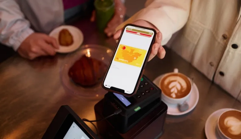 Gyventojams grynųjų prireikia vis rečiau – juos išstumia skaitmeninės atsiskaitymų alternatyvos