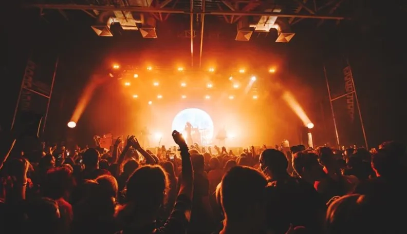 Pirkinių ir bilietų į renginius draudimas – nuo šiol ir su debeto kortele