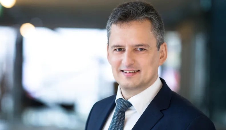 Kaip keičiasi lūkesčiai dėl trumpalaikių ir ilgalaikių palūkanų normų?