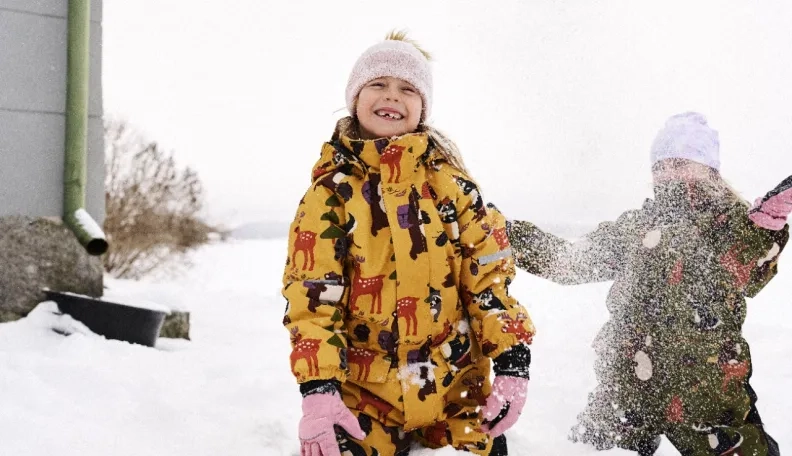 Skaitmeniniai kišenpinigiai ir dingęs vertės pojūtis: kaip su vaikais kalbėtis apie pinigus?