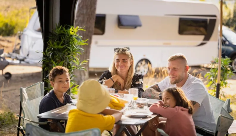 Žiemos atostogos su vaikais: kas dažniausiai apkartina šeimų keliones užsienyje