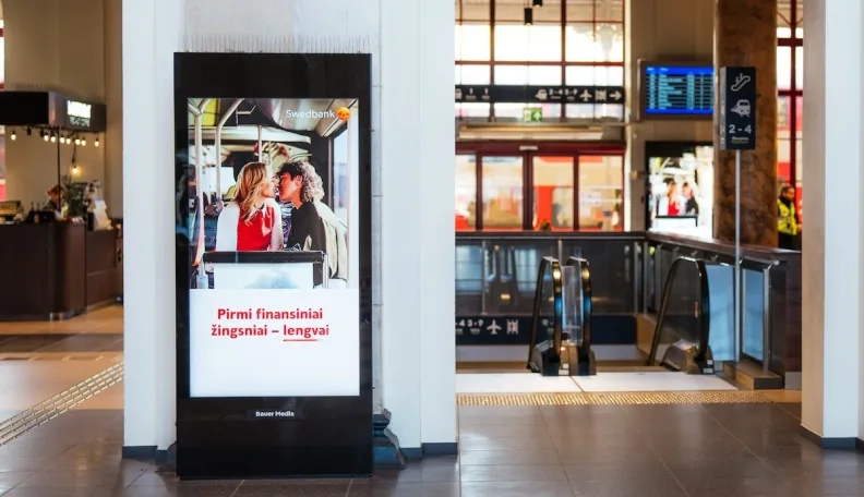 Naujoje „Swedbank“ kampanijoje jaunimui – dėmesys pirmiesiems finansiniams žingsniams ir originali daina su Free Finga