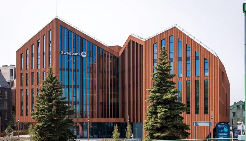 „Swedbank“ Klaipėdoje persikėlė į naujas patalpas „Memelio mieste“
