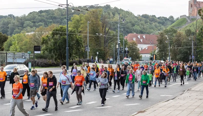 „Jaunimo linija“ įsitraukia į „Swedbank Vilniaus maratoną“: kviečia į emocinės sveikatos ėjimą