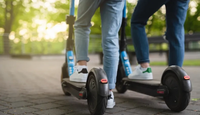 Vairuotojai įvardijo pavojingiausią paspirtukininkų įprotį: laiko sureaguoti beveik nelieka