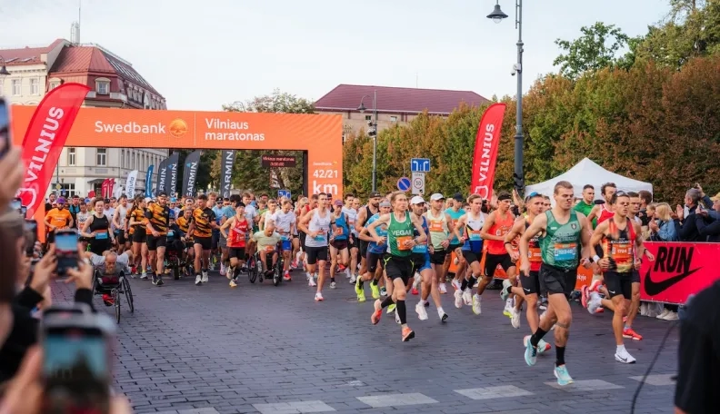 „Swedbank Vilniaus maratono“ dalyviams – nemokamas gyvybės ir traumų draudimas 