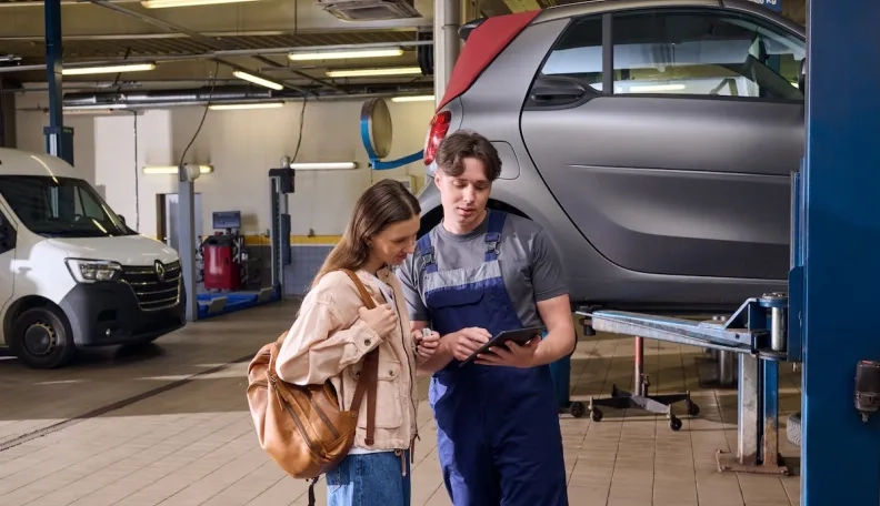 Pirmasis automobilis: dažniausios klaidos, kurias daro nauji vairuotojai, ir kaip jų išvengti
