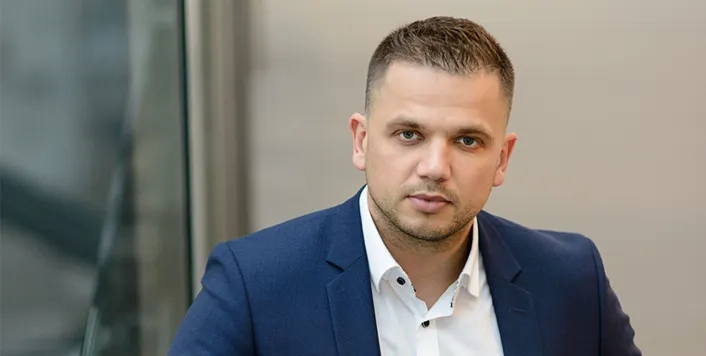 Raudona spalva finansų rinkose: kaip į tai reaguoti investuotojams?