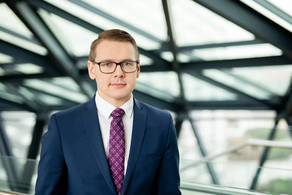 Sujungiant jėgas: investavimas į aukštąsias technologijas kartu su dirbtiniu intelektu ir „ChatGPT“