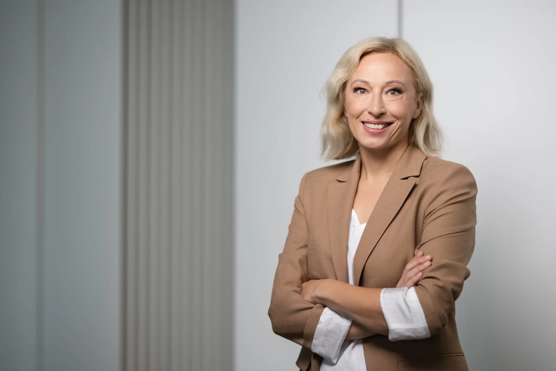 Kaip dirbtinis intelektas ir „finfluenceriai“ keičia mūsų pinigų valdymo įpročius