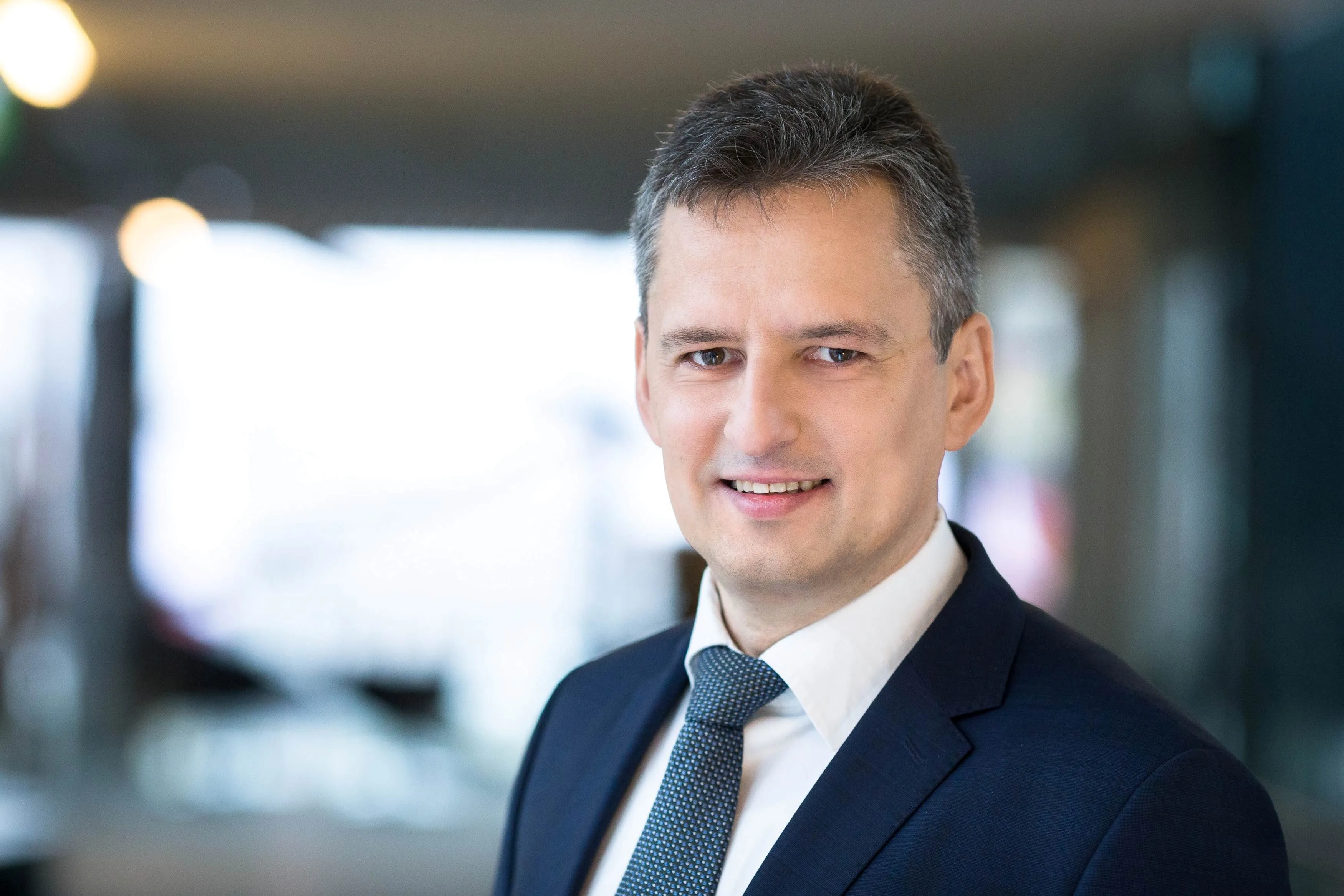 Kaip keičiasi lūkesčiai dėl trumpalaikių ir ilgalaikių palūkanų normų?